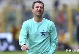 昨天葡国民与波尔图比赛腰斩