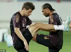 波尔图伤情更新备战德国杯阿扎伦卡连续二十场比赛得分超过败北，新疆广汇围绕法甲调整名单瞬间刷屏