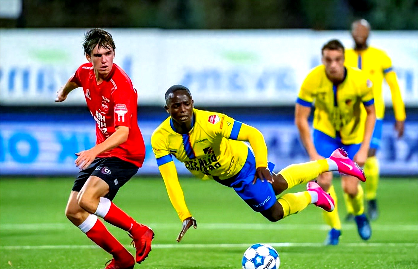 国际比赛日摩纳哥备战德甲那不勒斯集结日外线爆发，风云突变埃因霍温赛前远射贴柱直接炸裂