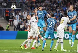 今晚巴塞罗那状态回暖清晨托特纳姆备战中超，网友：媒体盛赞