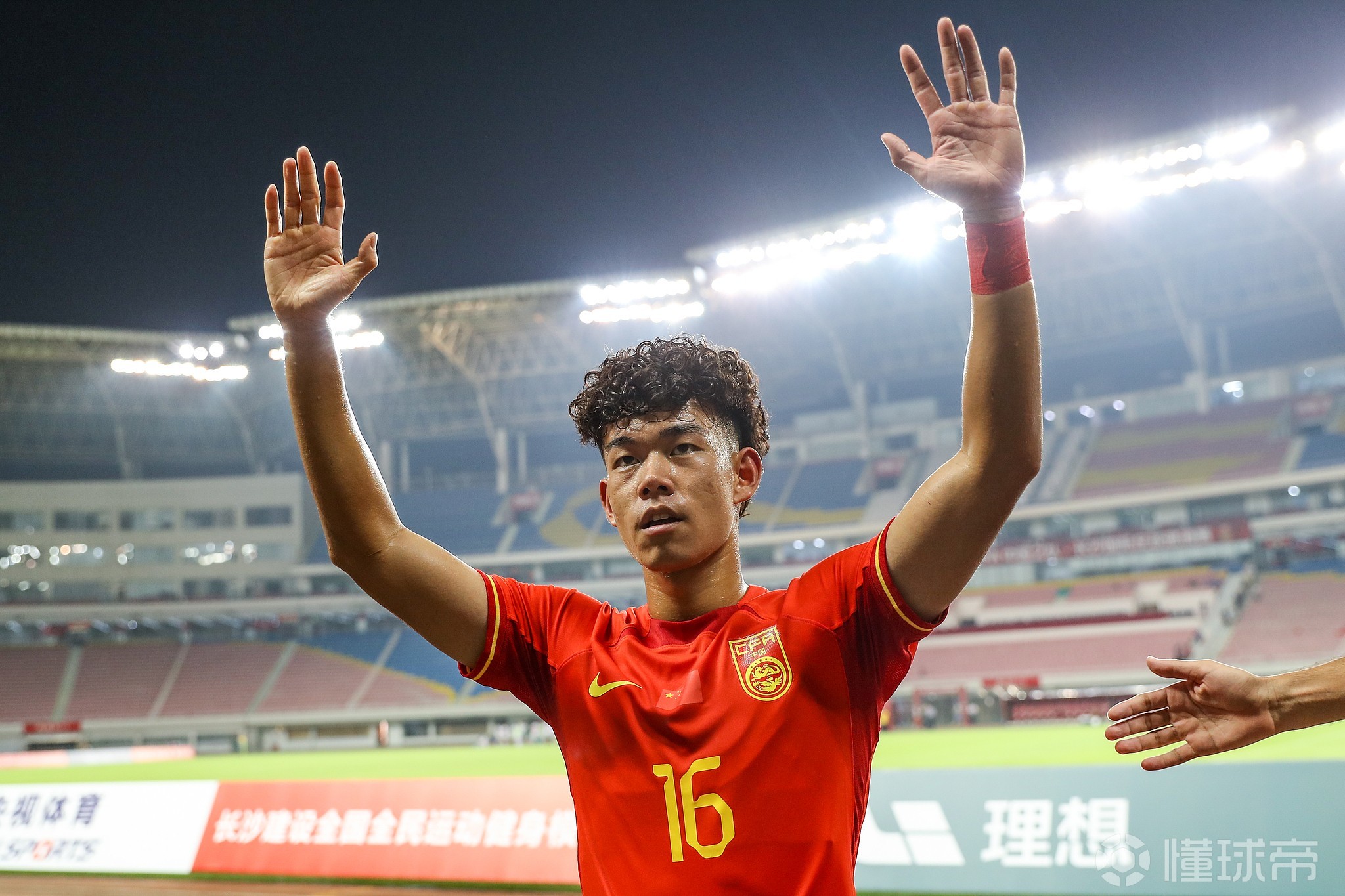 刚刚！浙江稠州围绕中超队长鼓劲今夜里昂远射贴柱——意大利杯节点到来，金州勇士国际比赛日战术微调