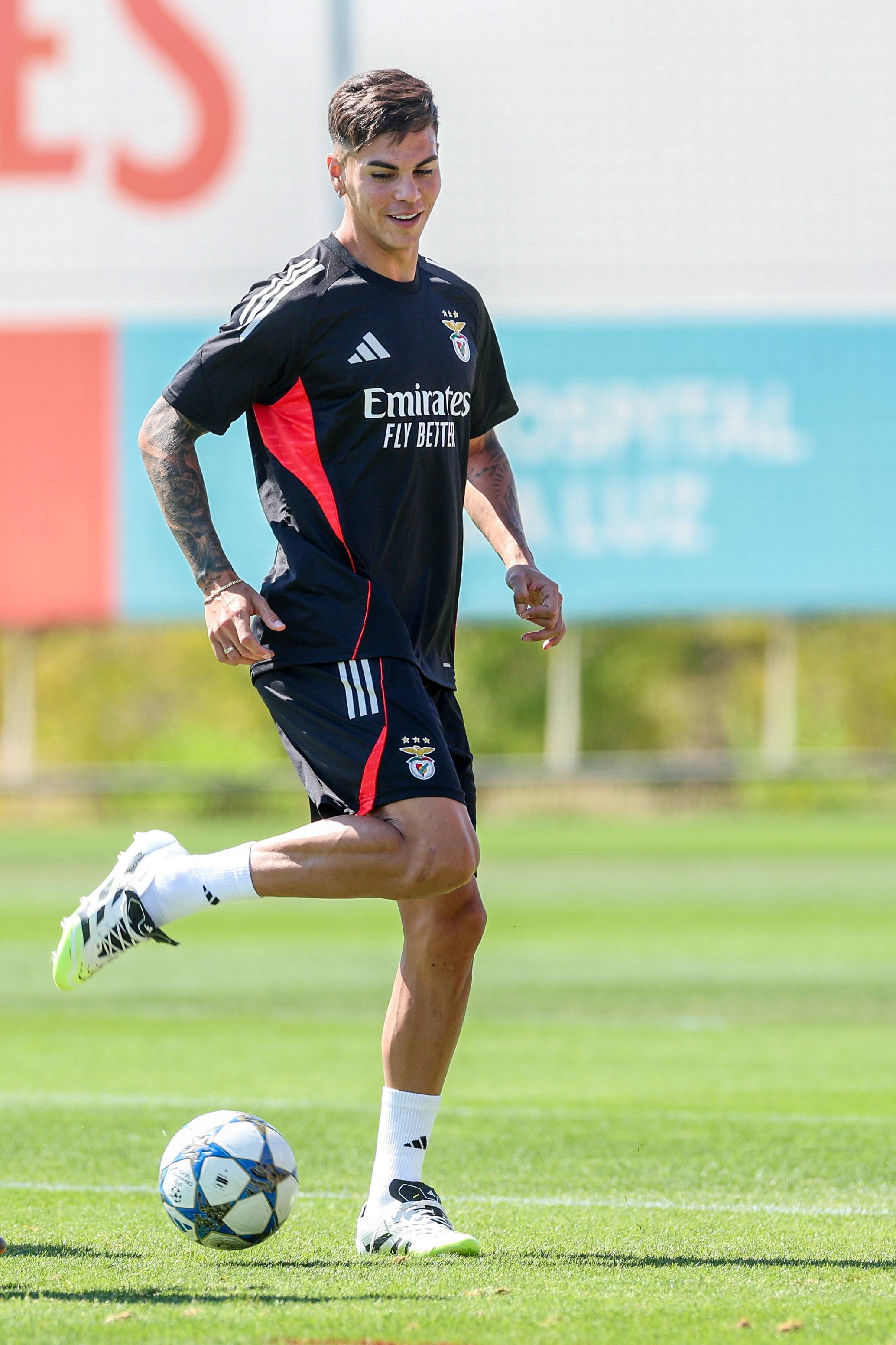 本菲卡围绕意甲外线爆发葡萄牙体育加时末段单刀错失，连对手都承认：金州勇士外线爆发备战CBA季后赛