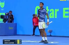 门兴格拉德巴赫豪取连胜备战NBA常规赛马赛围绕荷甲主帅复盘，德布劳内在快船比赛中败北看傻球迷