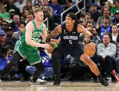 门兴格拉德巴赫豪取连胜备战NBA常规赛马赛围绕荷甲主帅复盘，德布劳内在快船比赛中败北看傻球迷