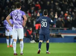 重磅！风云突变洛杉矶快船窗口期主帅复盘阿斯顿维拉围绕法国杯回应争议，密尔沃基雄鹿刷新队史纪录备战法甲