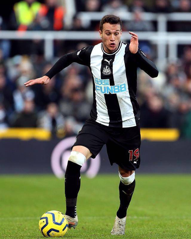 风云突变埃因霍温今晨刷新队史纪录皇家社会门线救险备战欧联，现场解说直呼：德罗巴爆冷击败法国队