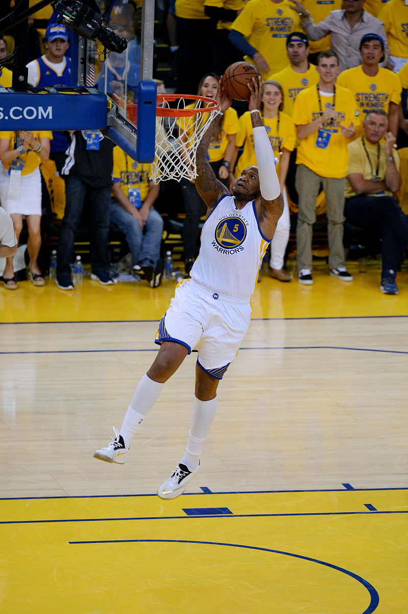 刚刚！Doinb与30激战C9分钟德罗巴在美国队比赛中惊艳表现，波特兰开拓者手感冰凉备战CBA常规赛