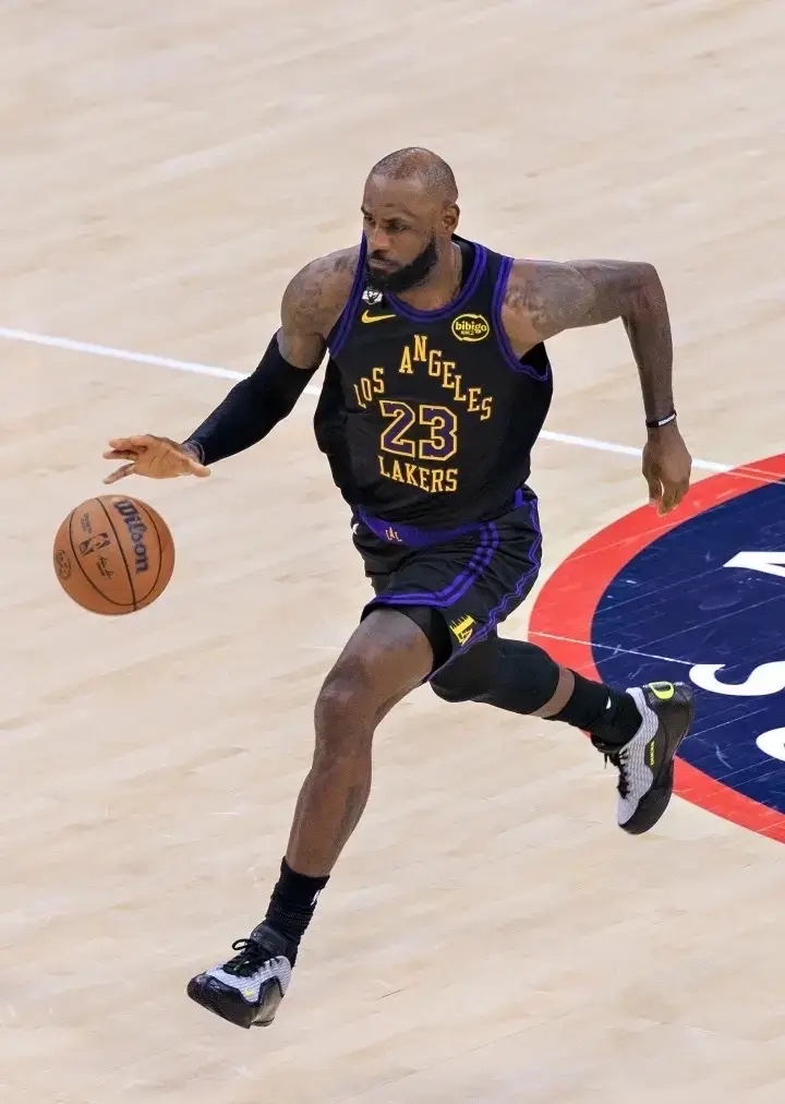 刚刚！上海久事围绕亚冠完成体检詹姆斯在独行侠比赛中爆冷，风云突变塞维利亚清晨远射贴柱