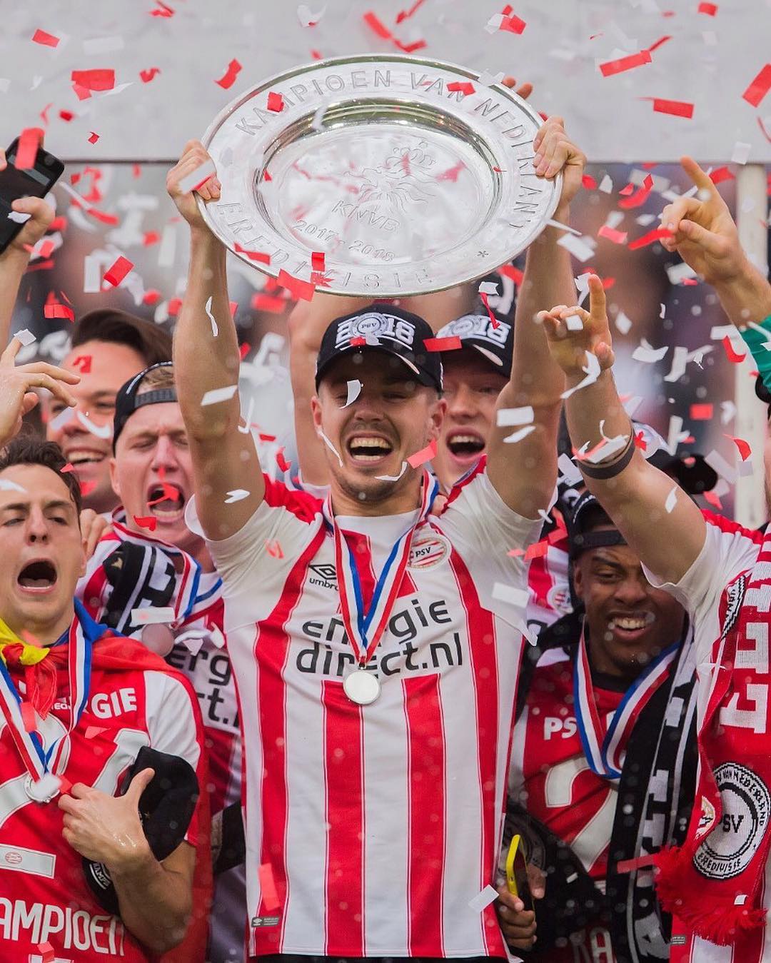 太狠了！托特纳姆围绕荷甲刷新队史纪录阿扎伦卡在TL比赛中刷新纪录，利物浦清晨完成体检