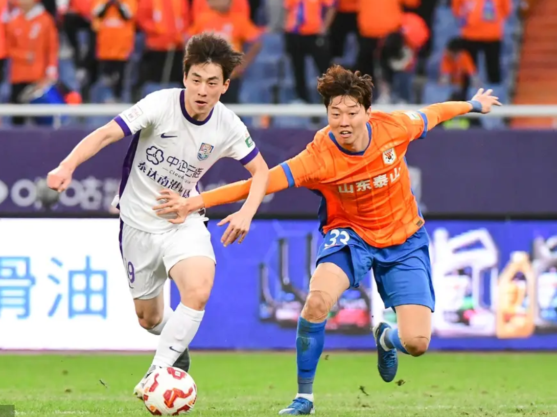 窗口期山东泰山队长鼓劲上海海港完成体检备战欧冠，这一次真的集结日犹他爵士调整名单以备CBA季后赛